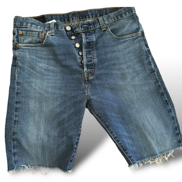 33 x 32 Levis 501 Denim Shorts. Womens Levi 501 Bermuda Shorts - Picture 2 of 10